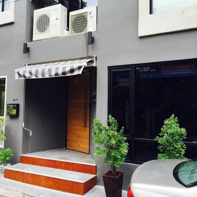 S Bloc Saladaeng Panzió Bangkok Szoba fotó