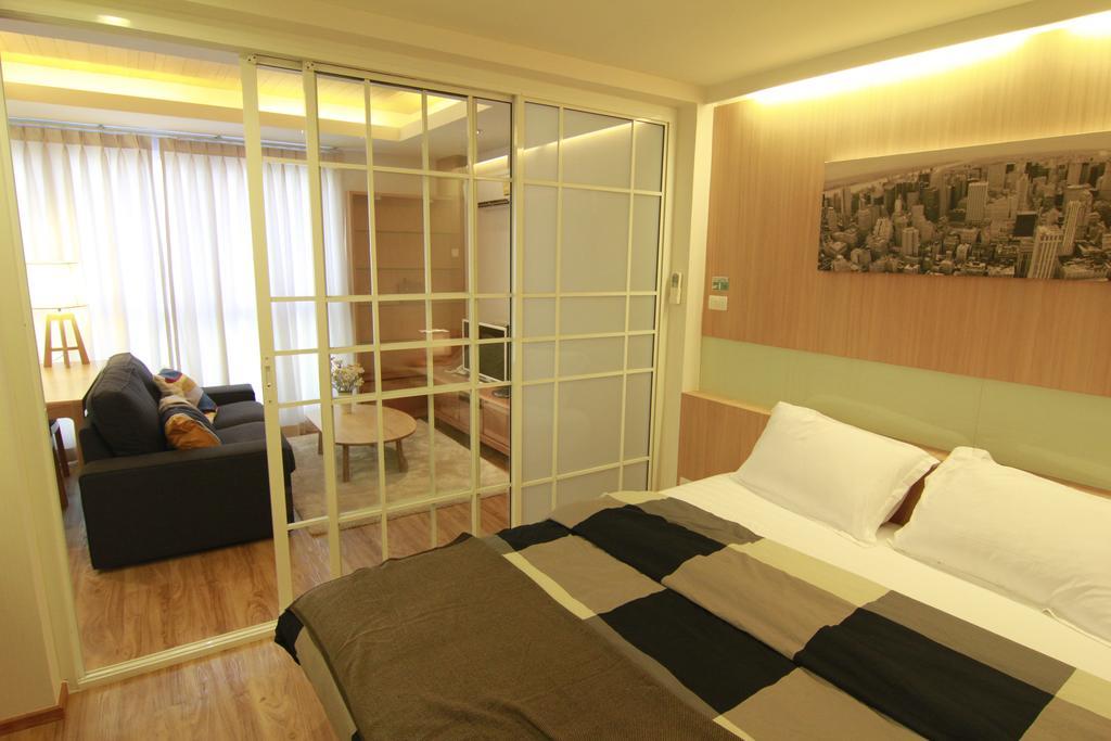 S Bloc Saladaeng Panzió Bangkok Kültér fotó